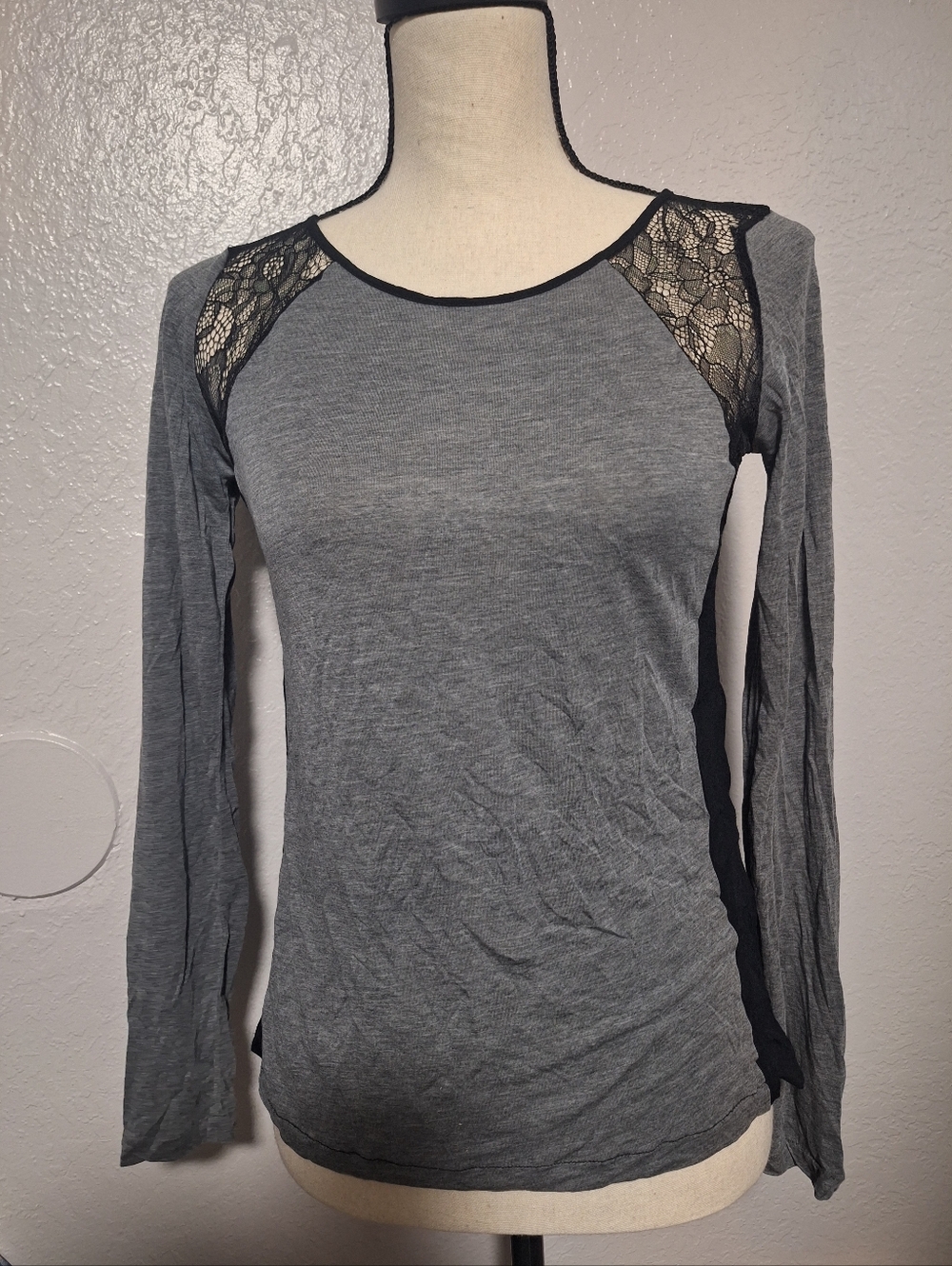 Zara Gray Long-Sleeve Black Lace-Accent Top M